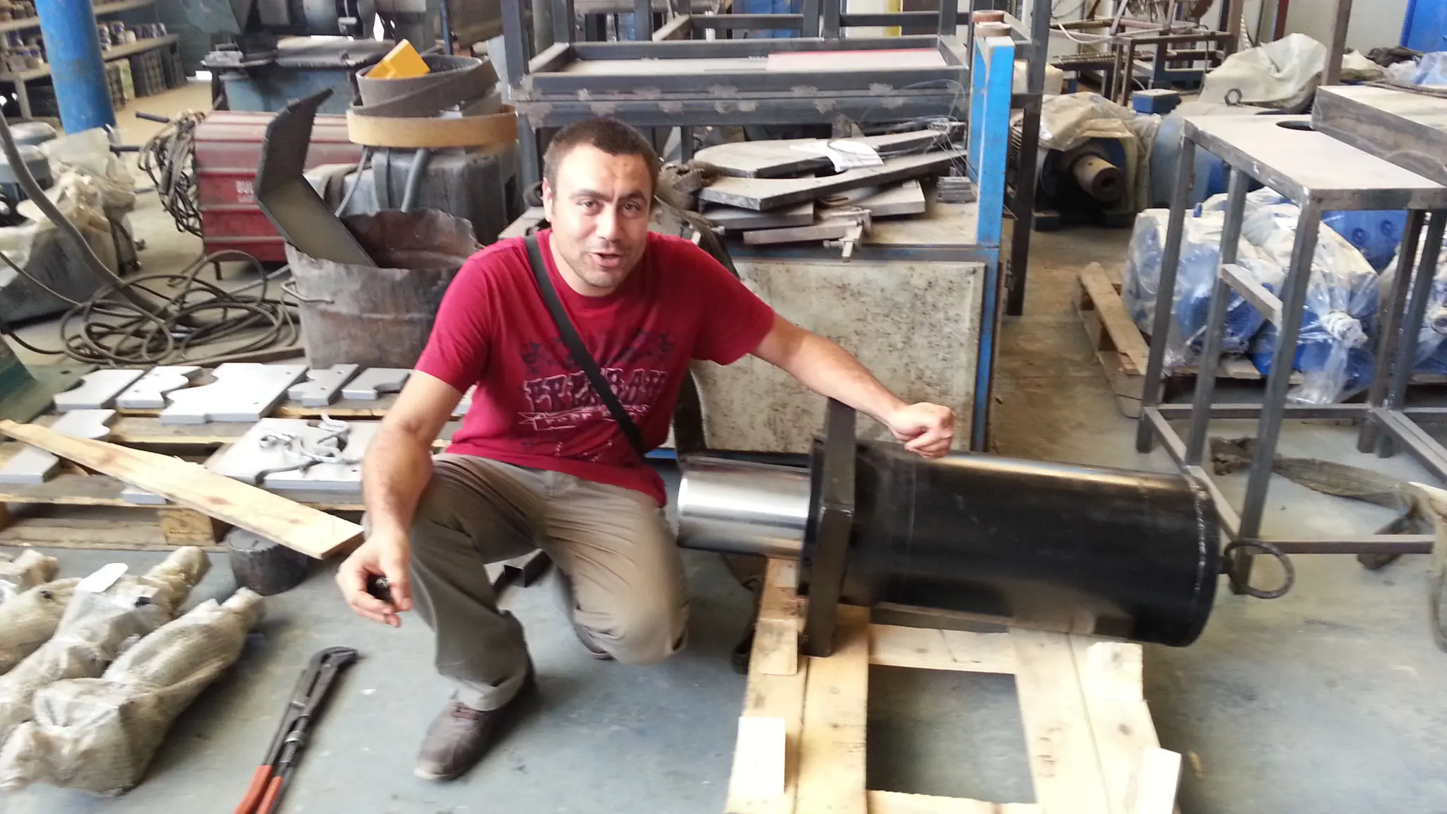 a hydraulic cylinder for 300ton press and soner faruk cengiz